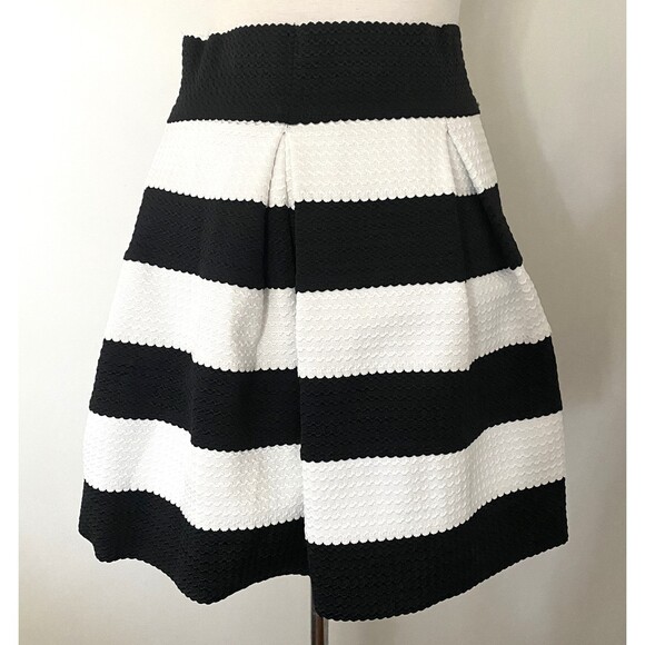 Xhilaration Pleated A-Line Mini Skirt | Stretch Waist Skater Style Black White L - Picture 2 of 6